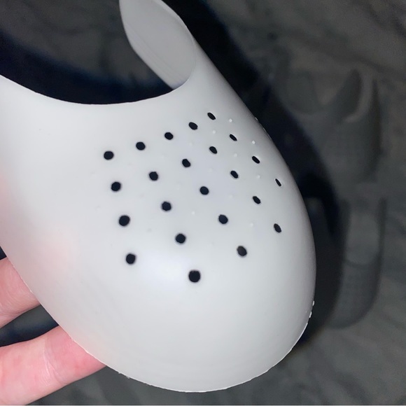 Set of 4 Plastic Shoe Inserts - Picture 2 of 3